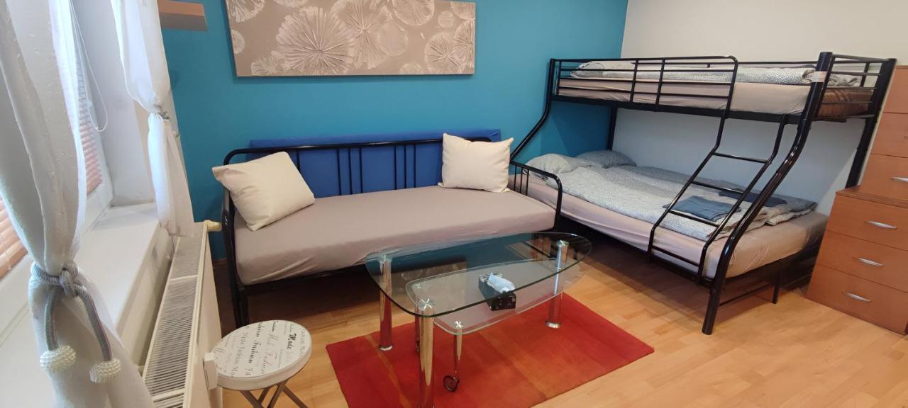 Blue Apartment In City Center, Best Location Bratislava Exteriör bild